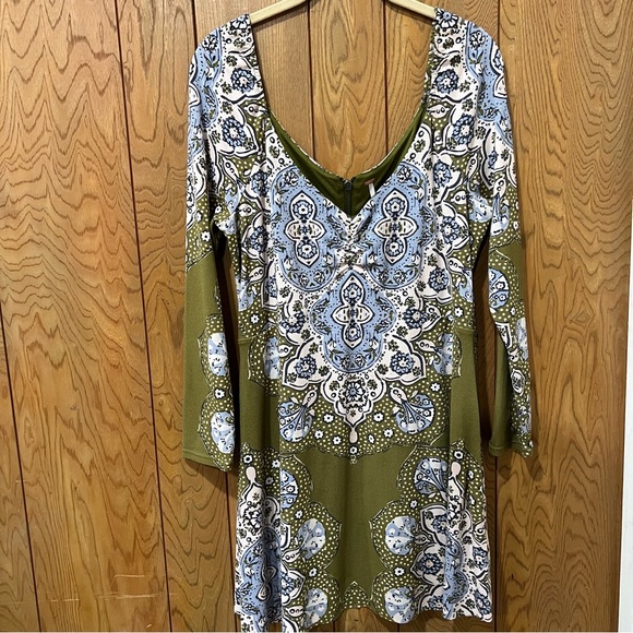 Free People Women’s Green Paisley Bohemian Earthy Mini Dress V Neck Size Large - Picture 2 of 9